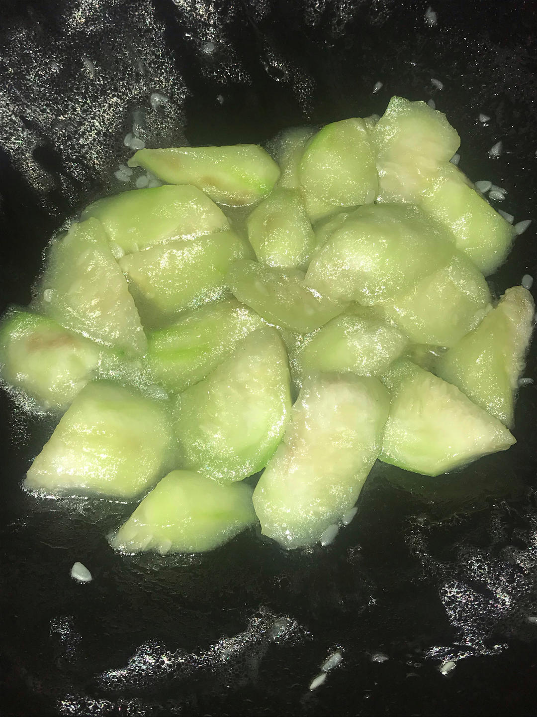 素炒丝瓜|这样做绝了！简单又好吃！