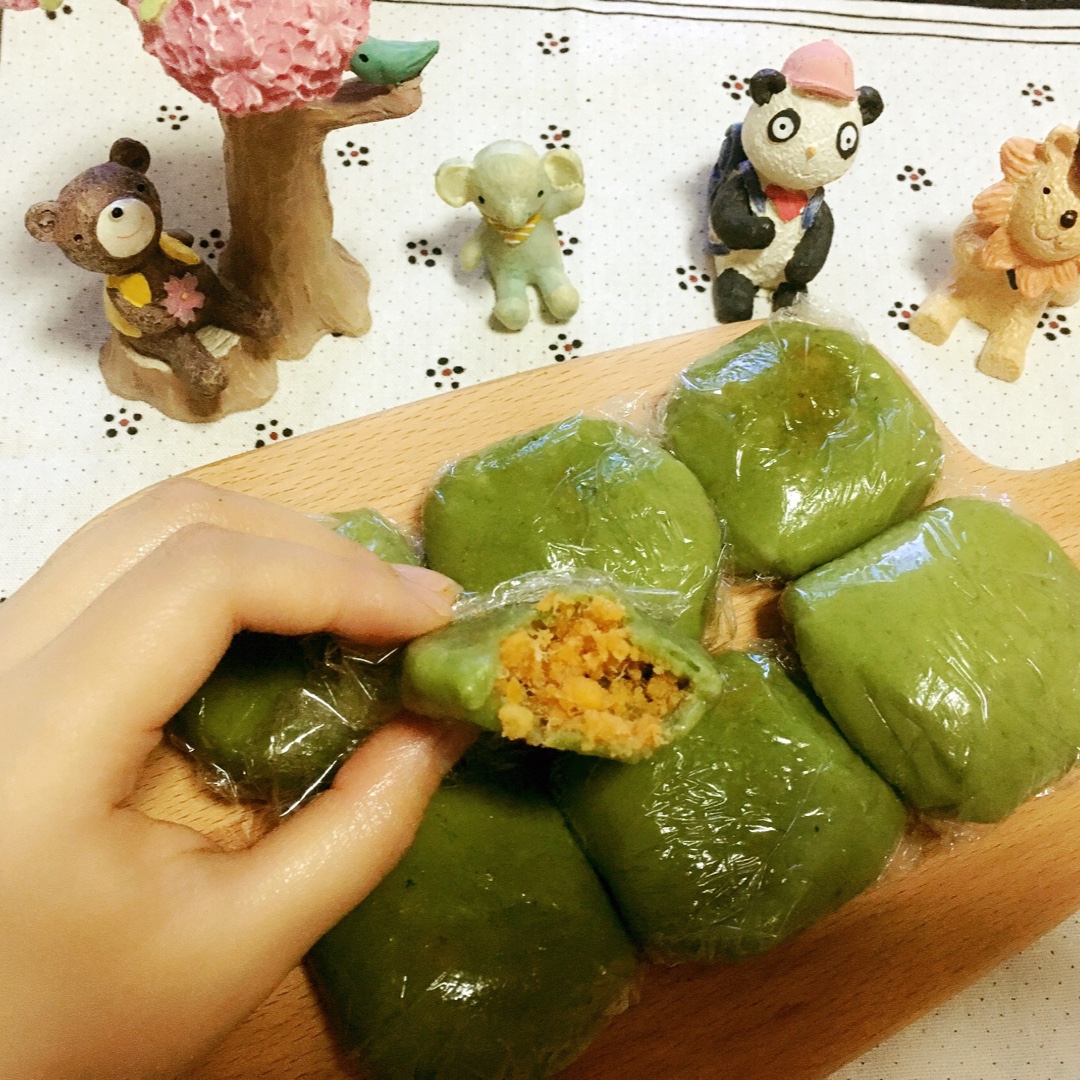 新晋网红【杏花楼 咸蛋黄肉松青团】