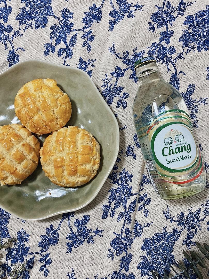 好吃到炸裂的港式菠萝包（附带制作酥皮的小视频）