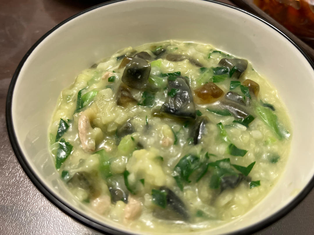 妈妈👩教我做的皮蛋瘦肉粥🥣简单快捷美味😋