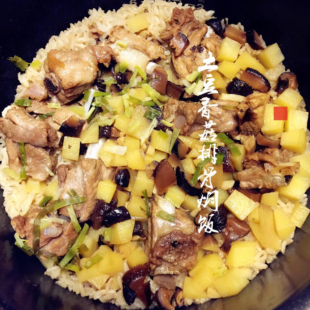 喷香排骨焖饭（爆好吃）