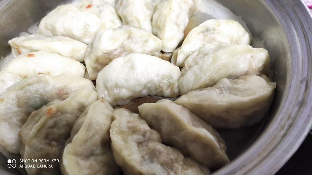 就像有句话所说：成年人的世界里，从来就没有“容易”二字。很多时候，你只能单枪匹马，直面生活的兵荒马乱。