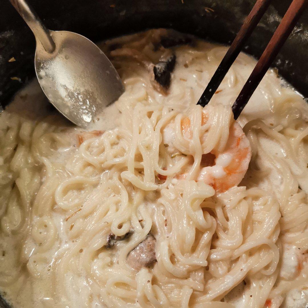 Pasta Alfredo 一人份帕玛森奶酪白酱意面