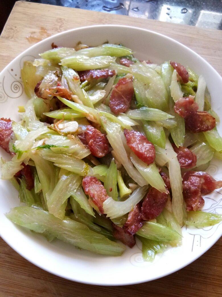 西芹炒腊肠（热菜）