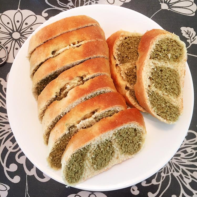 抹茶双色豆渣面包
