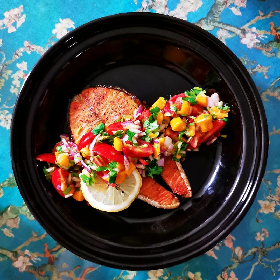 泰式柠香芒果三文鱼饭