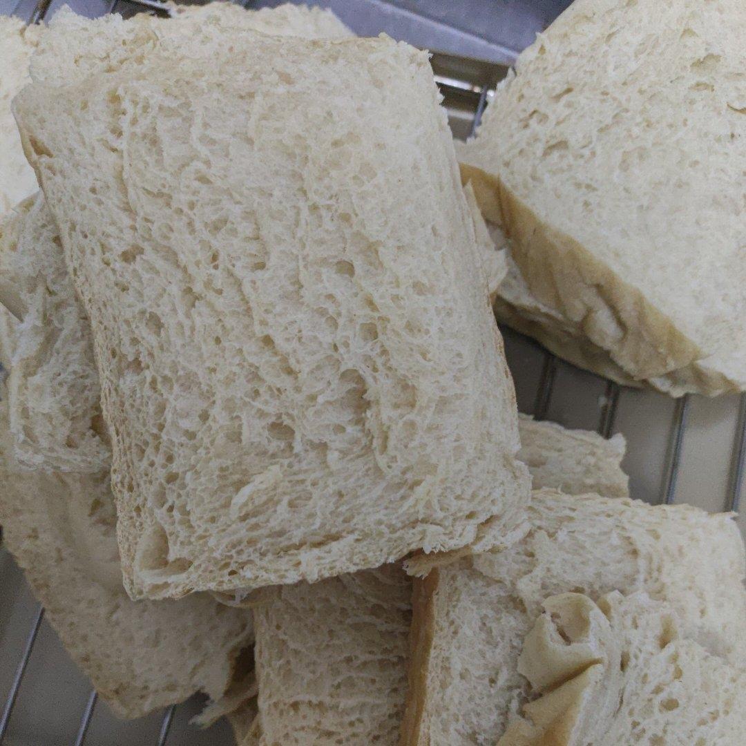 柔软的蜂蜜牛乳全麦吐司