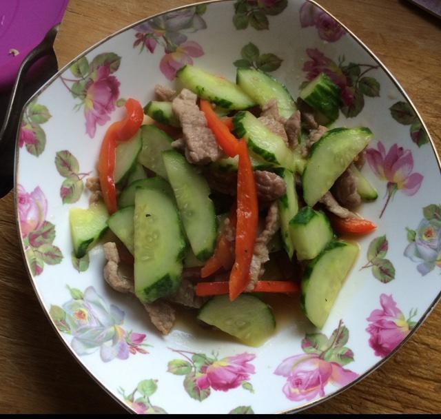 黄瓜肉丝小炒的做法