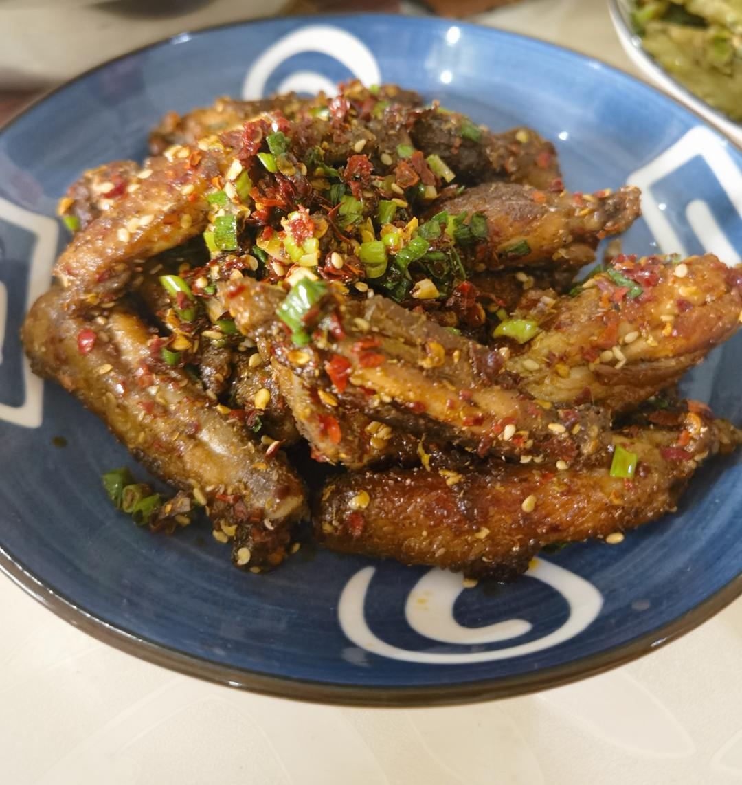 香辣鸡翅（手指都舔干净）