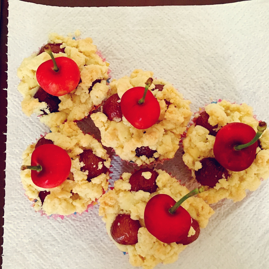 樱桃杏仁酥纸杯蛋糕 Cherry Cupcakes