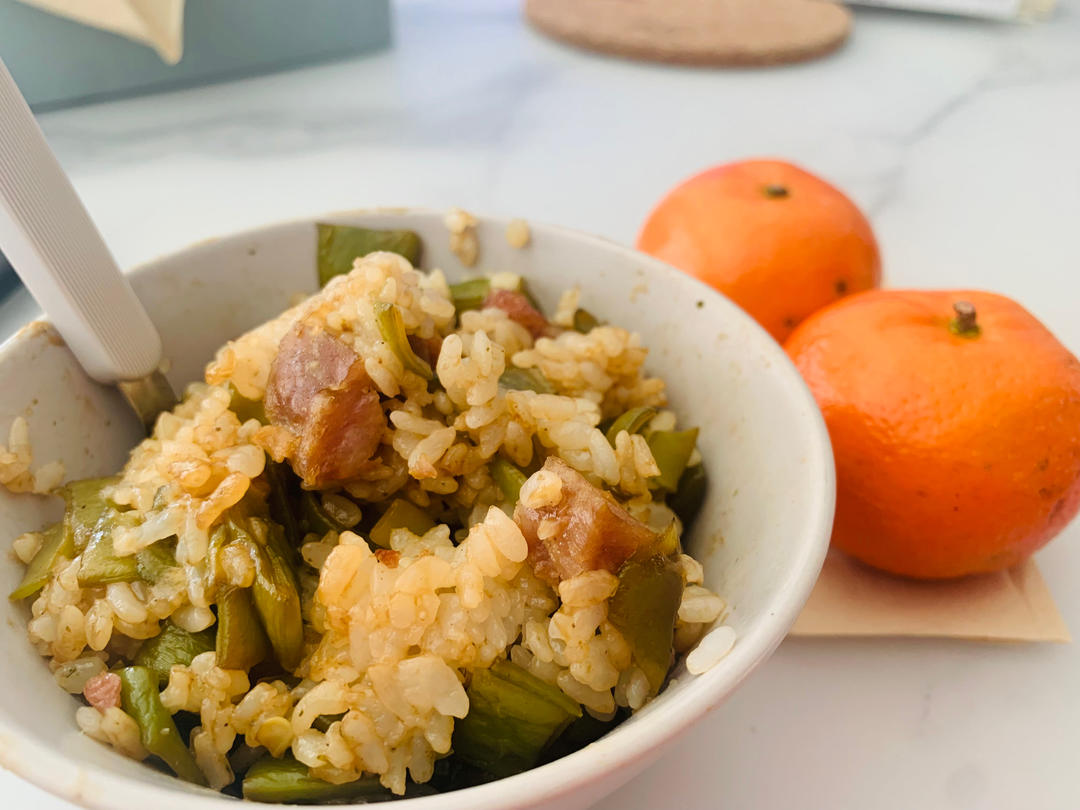 蒜香豆角腊肠焖饭