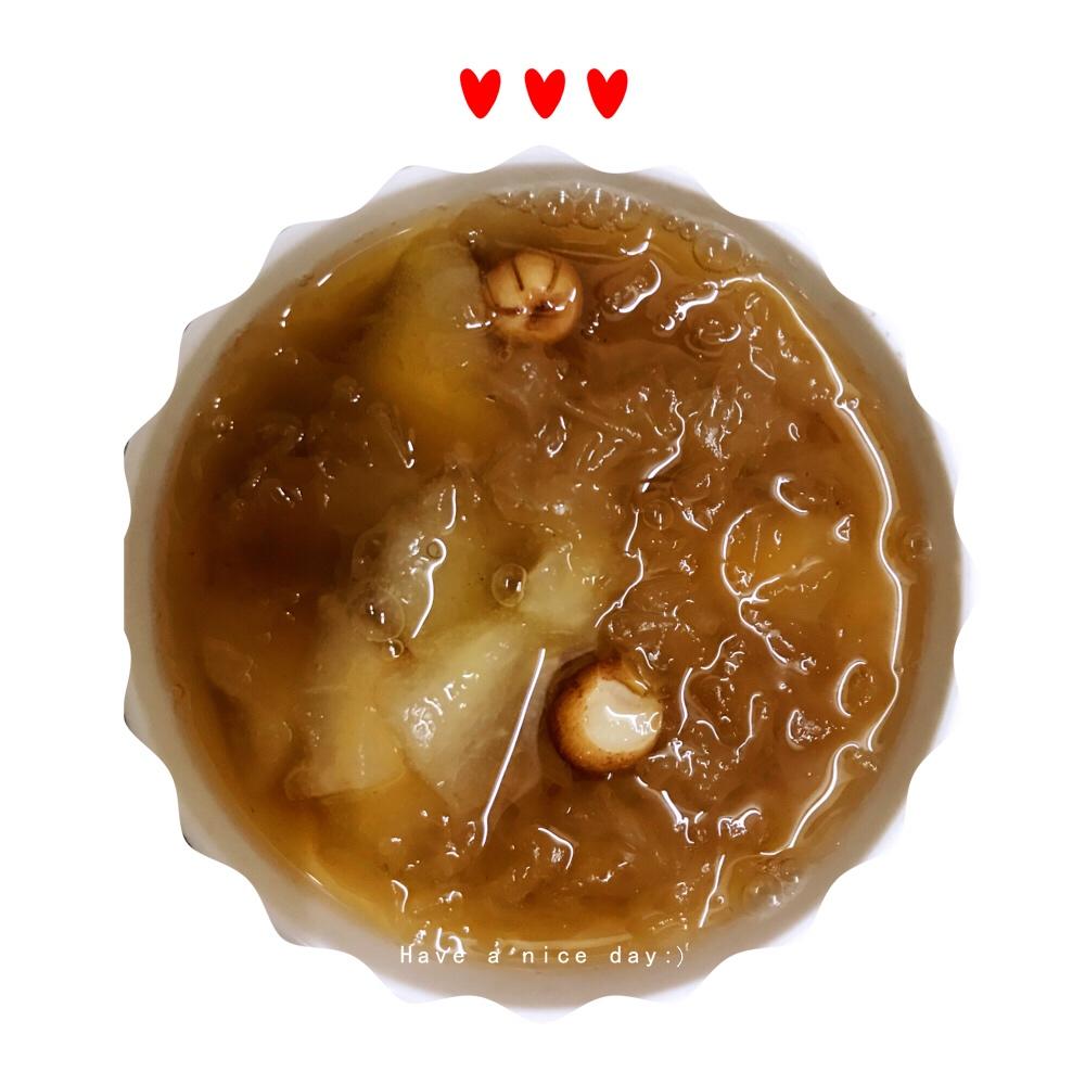 雪梨银耳莲子羹