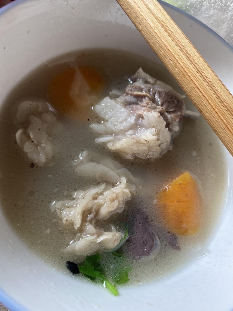 胡萝卜羊骨汤