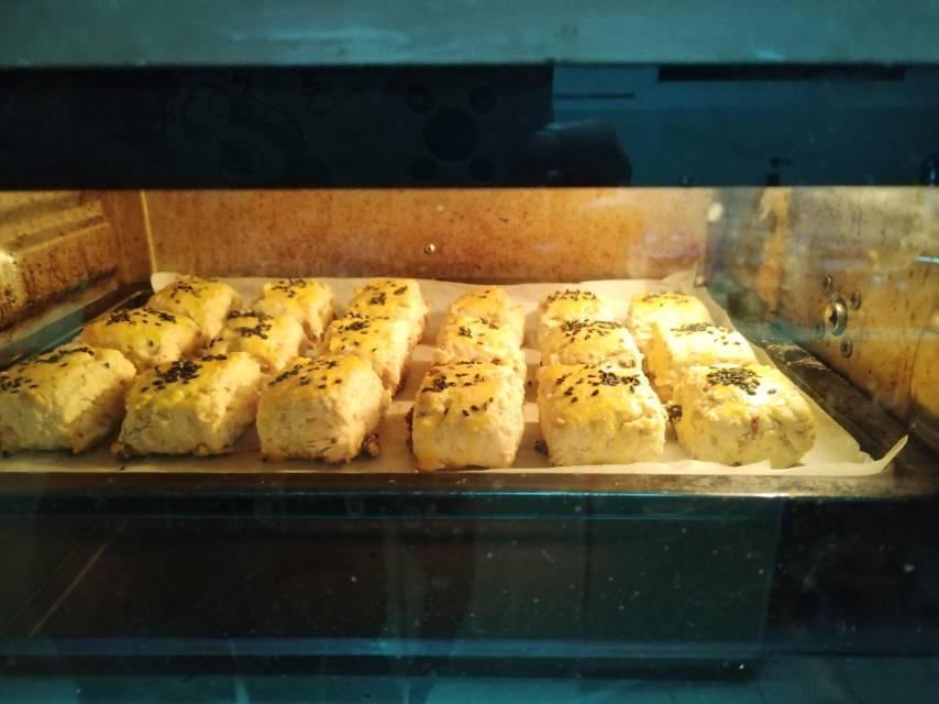 完美裂纹～百分百成功的超好吃奶香司康（禁止搬运）