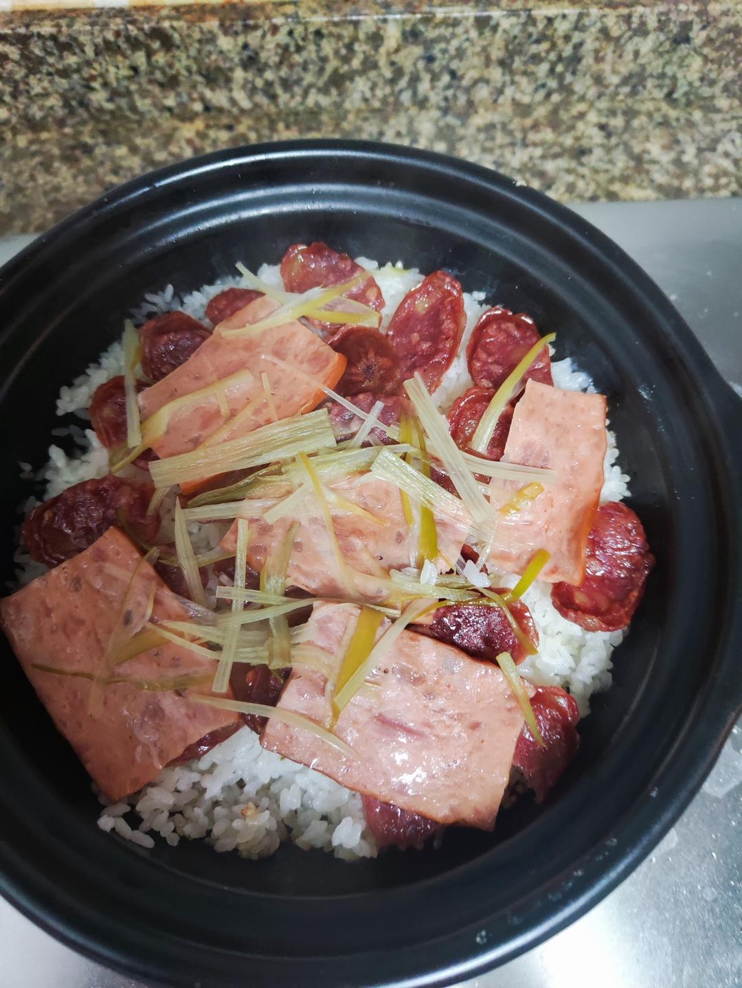 腊味煲仔饭(香脆锅巴)