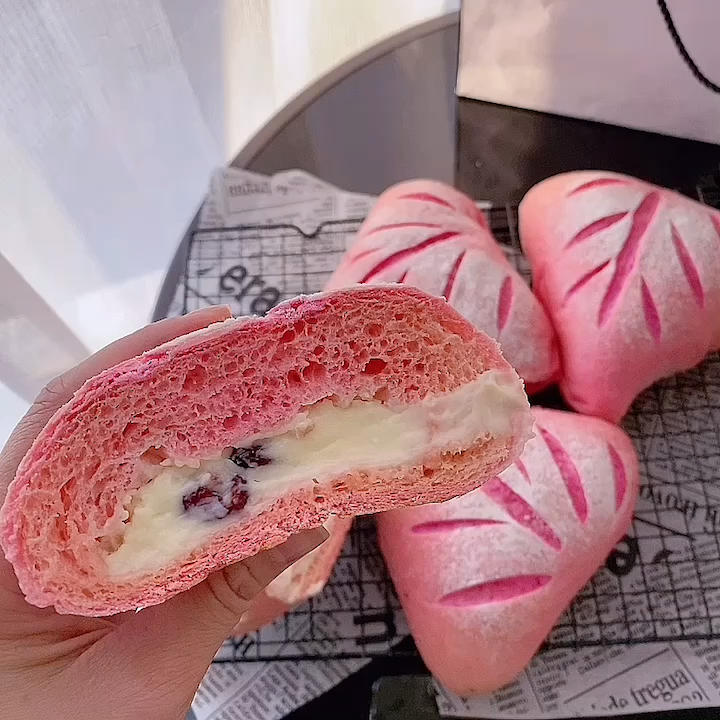 奈雪同款火龙果乳酪软欧包