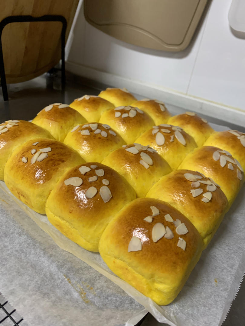 南瓜奶油小餐包（一次发酵）