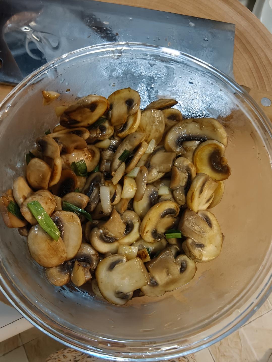 鲜香嫩滑！好吃不胖的蒜香炒口蘑！