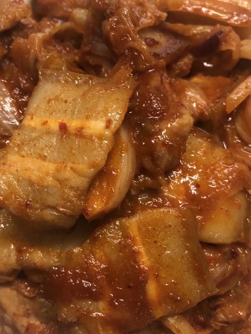 泡菜炒五花肉