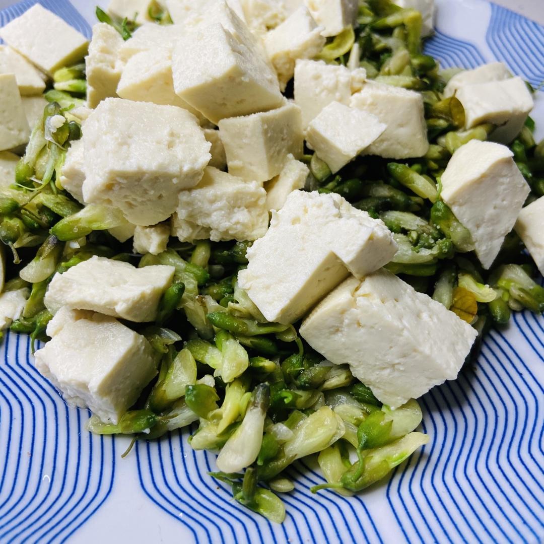 槐花拌豆腐