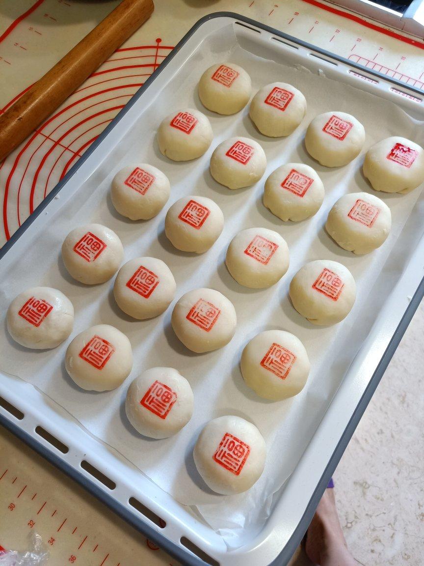 排四个小时队也买不到的鲜肉月饼，秘诀是放麻油！