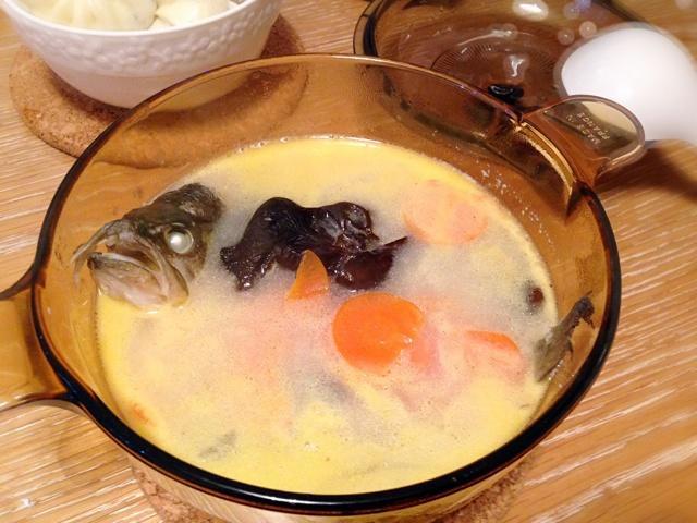 （两人份）木耳胡萝卜鲈鱼汤的做法