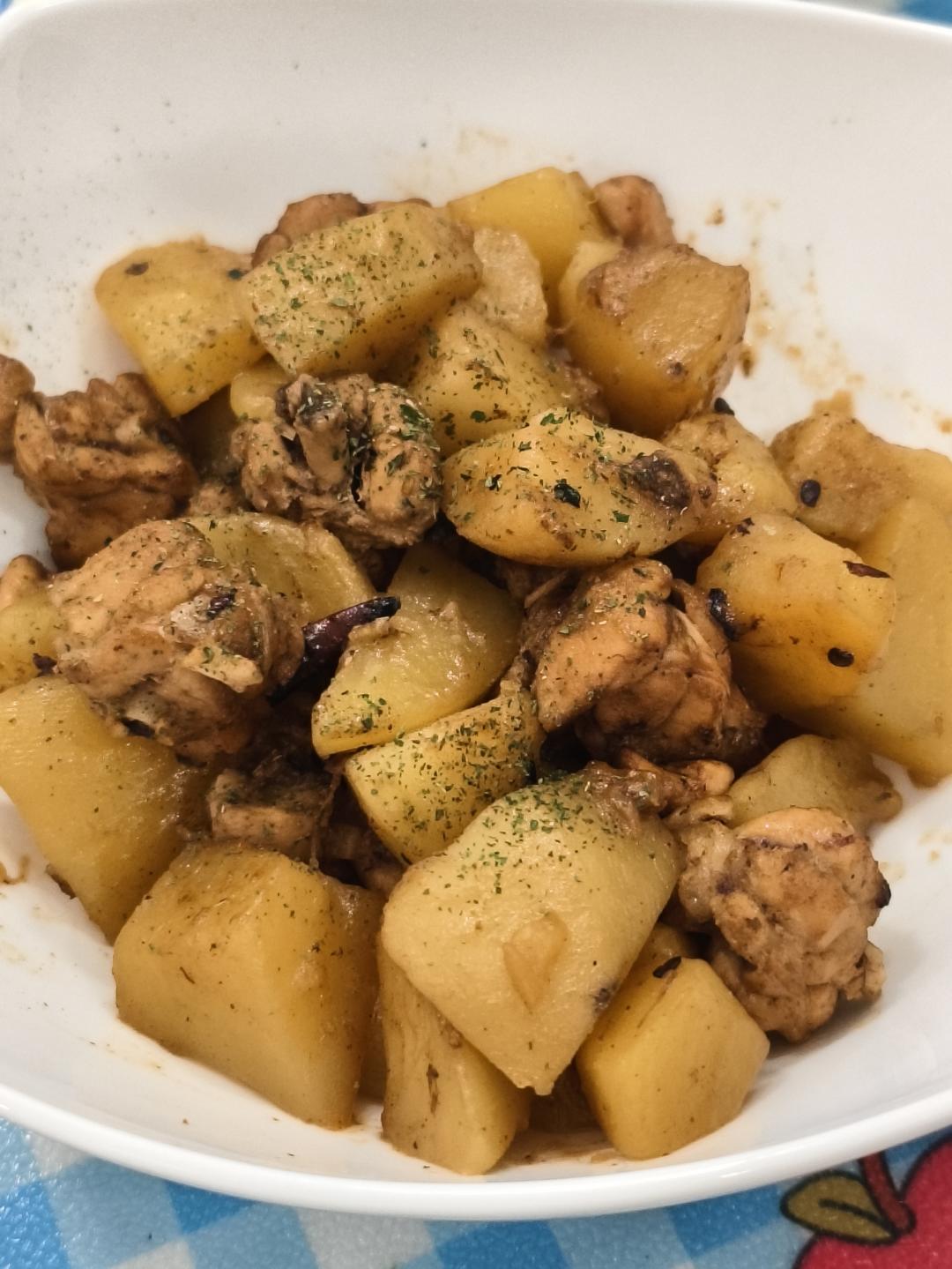 妈妈的土豆炖鸡块