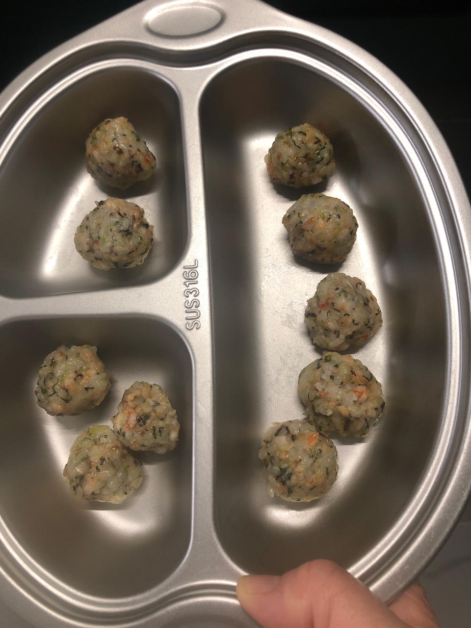 13个月宝宝辅食—奶酪虾仁蔬菜饭团