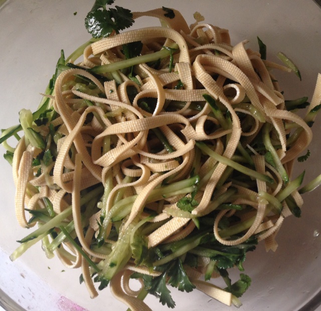 黄瓜拌豆腐皮