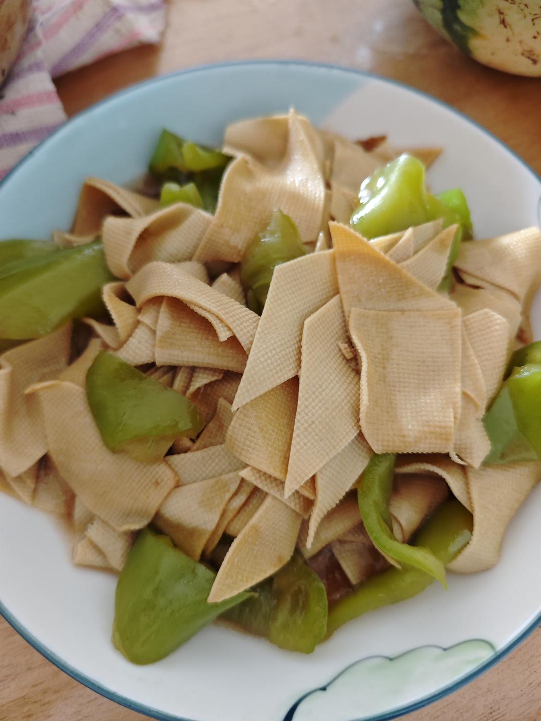 不用厨艺的尖椒干豆腐