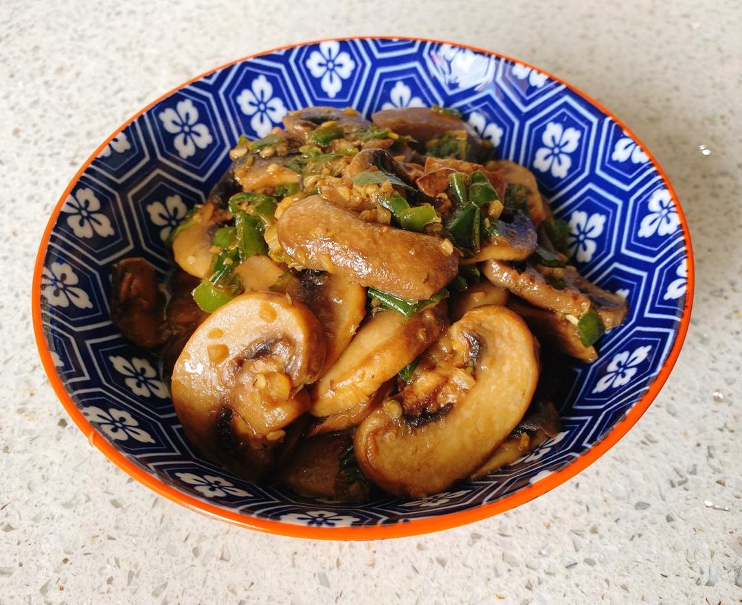 青椒炒蘑菇