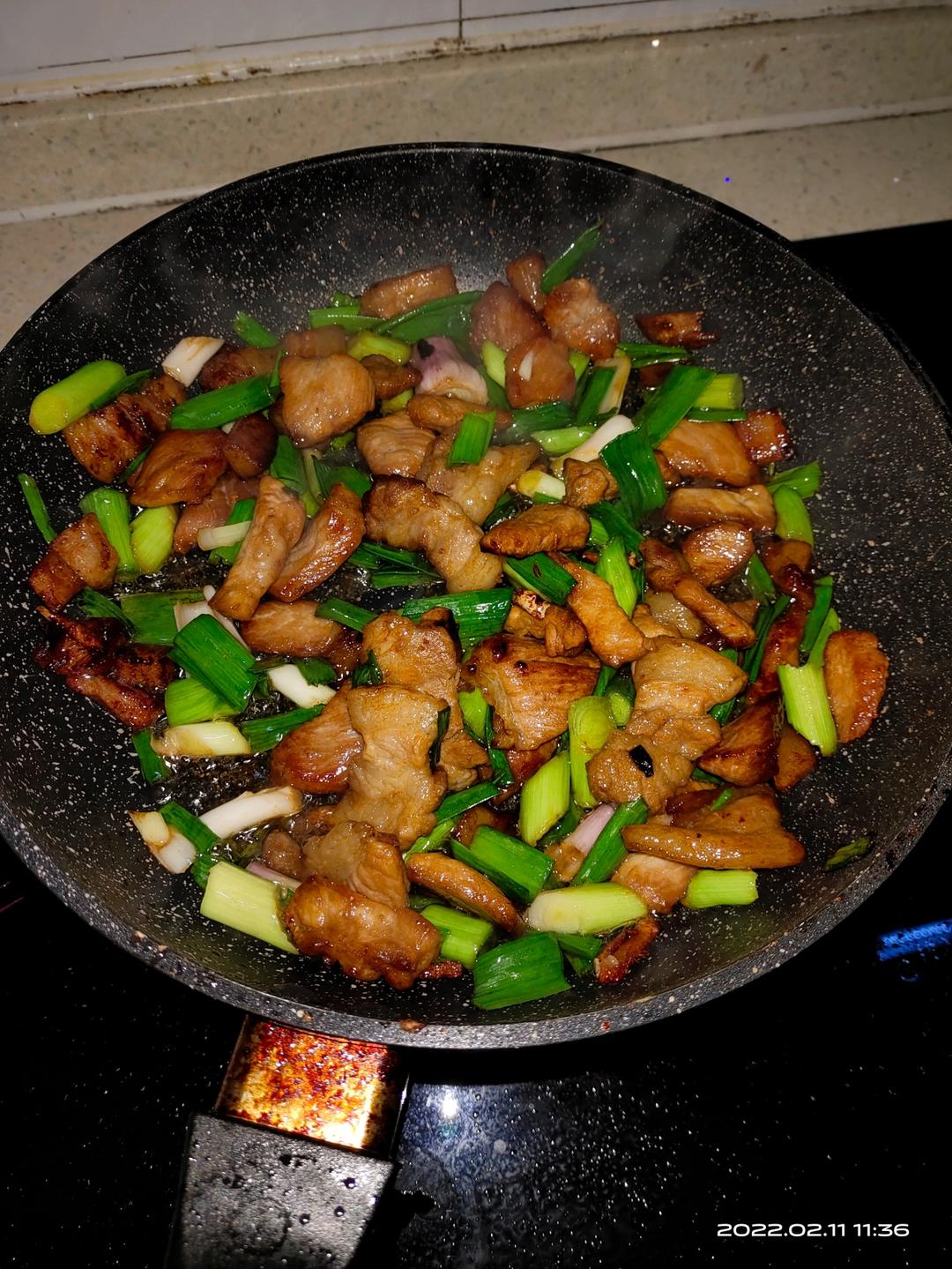 简易版超下饭 蒜苗炒肉（蒜叶炒肉）