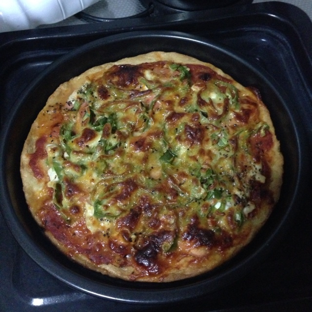薄饼脆皮火腿pizza