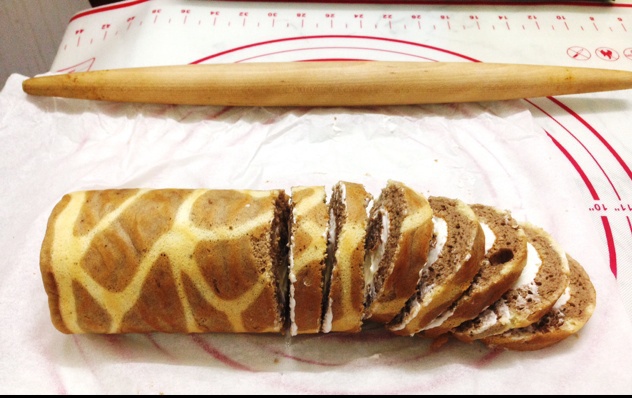 长颈鹿花纹奶油蛋糕卷——朴素的蛋糕卷也生动形象了哦