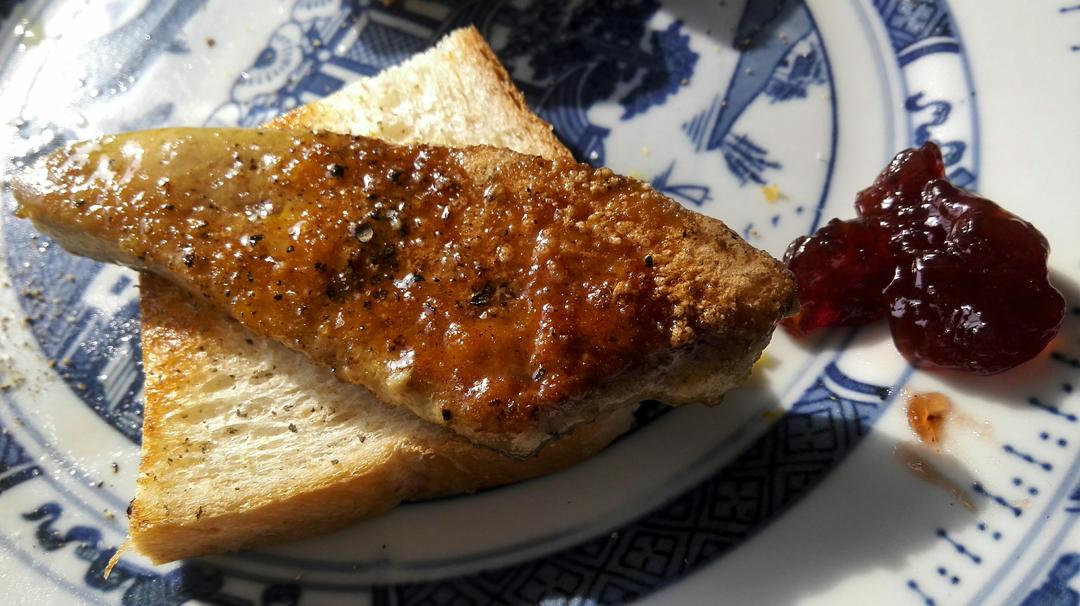 香煎鹅肝-蓝莓酱