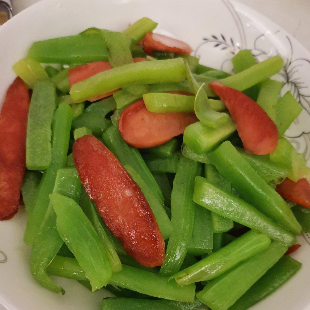 小朋友的最爱莴笋炒火腿