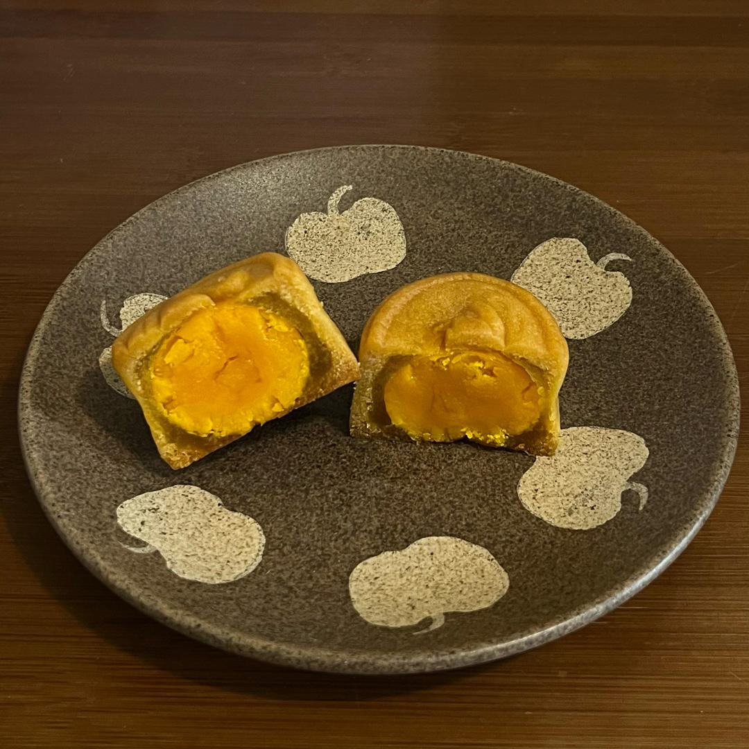 广式月饼—蛋黄莲蓉月饼