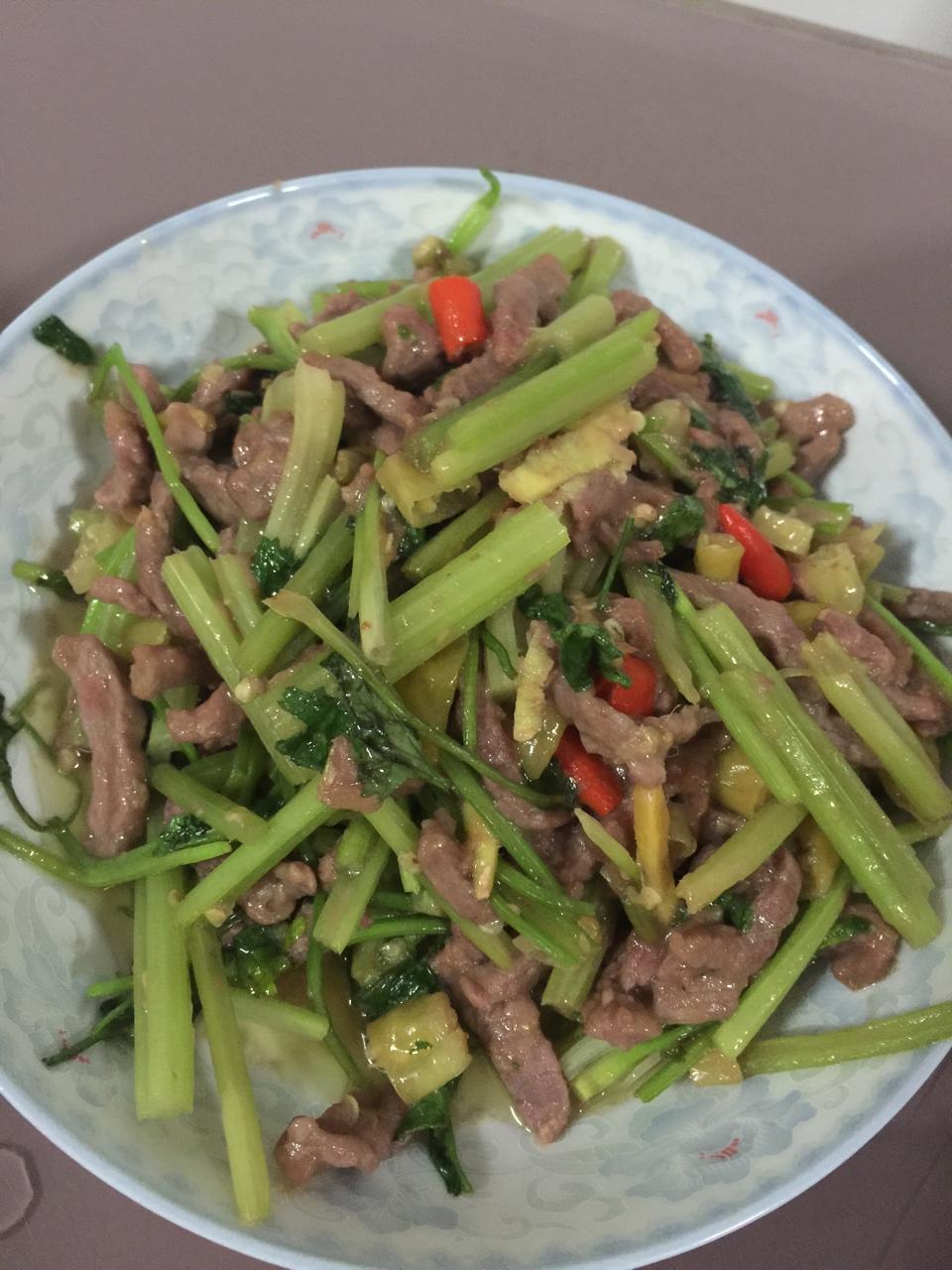 芹菜炒牛肉
