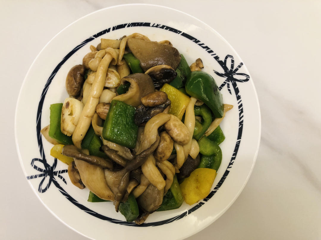 彩椒炒杂菇