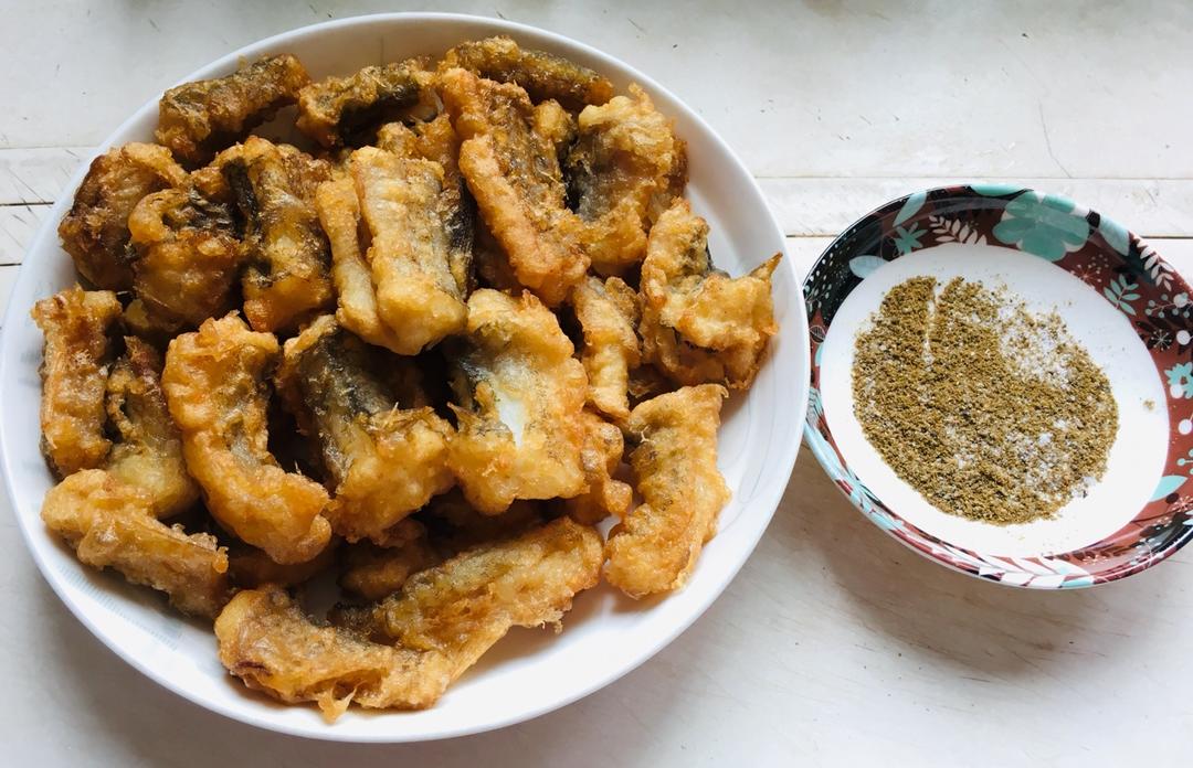 炸猪肉笋丁丸子