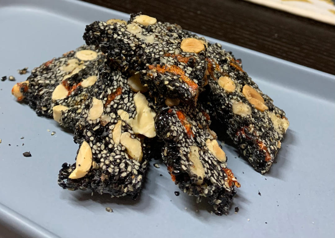 枸杞核桃花生黑芝麻片