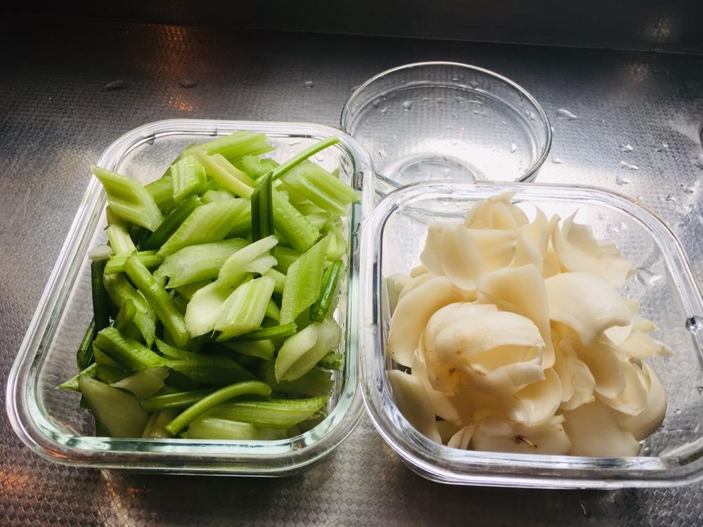 西芹炒百合