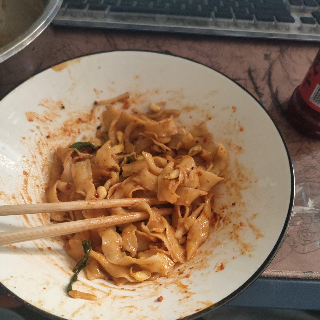 十分钟就能吃上的超简单油泼面