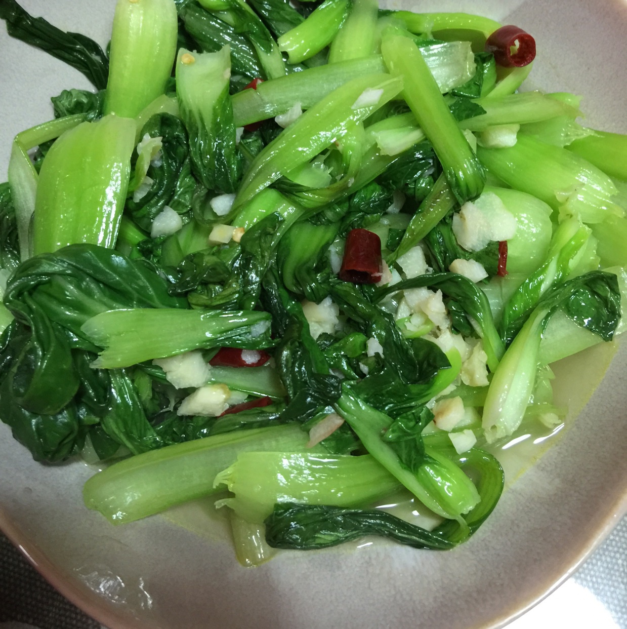 温温飞呀飞做的蒜蓉青菜