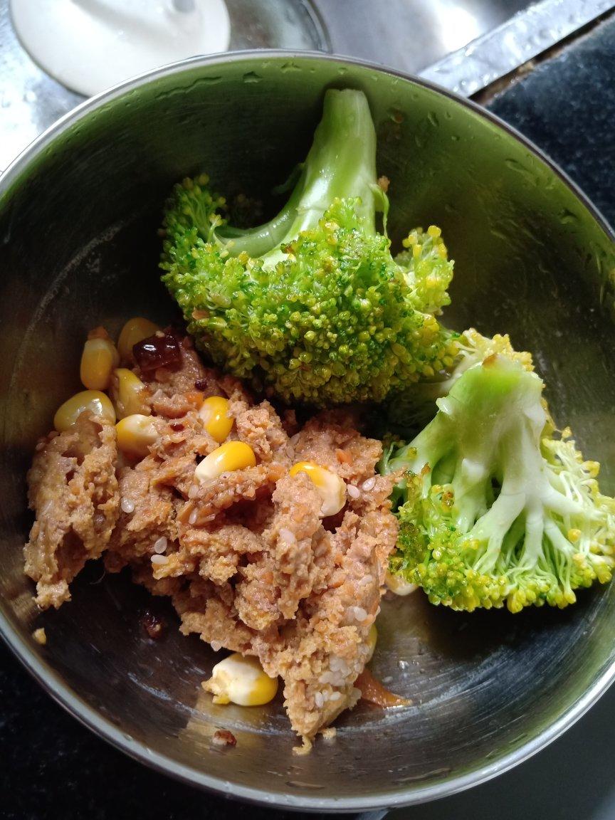 20个月宝宝下饭菜：胡萝卜玉米肉饼