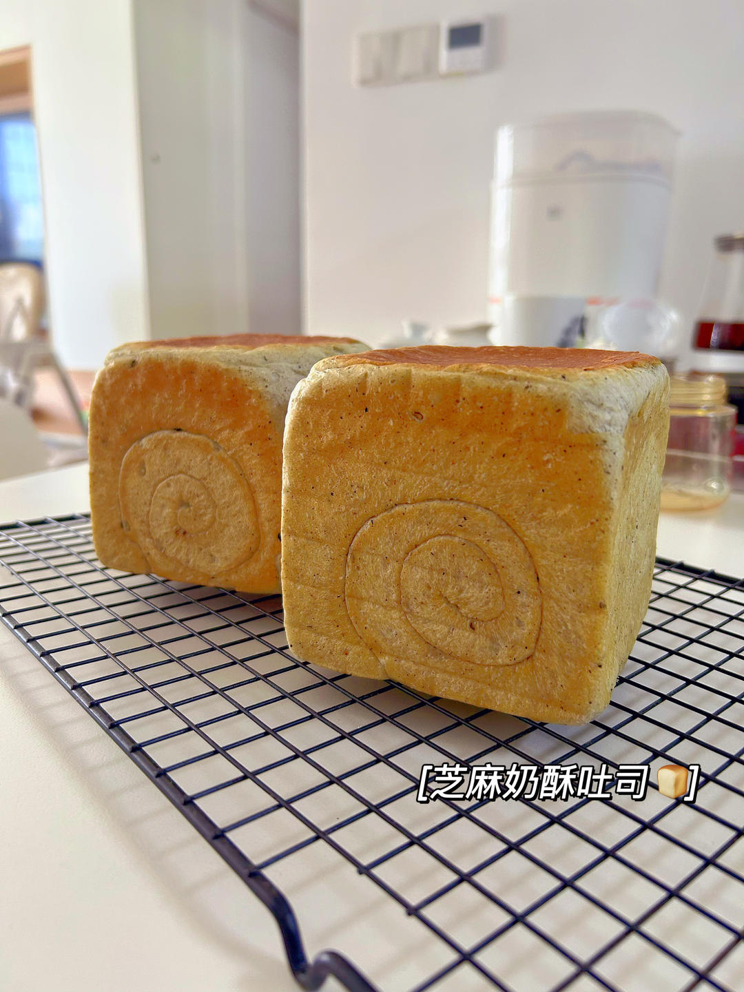浓郁黑芝麻香！黑芝麻奶酥吐司！