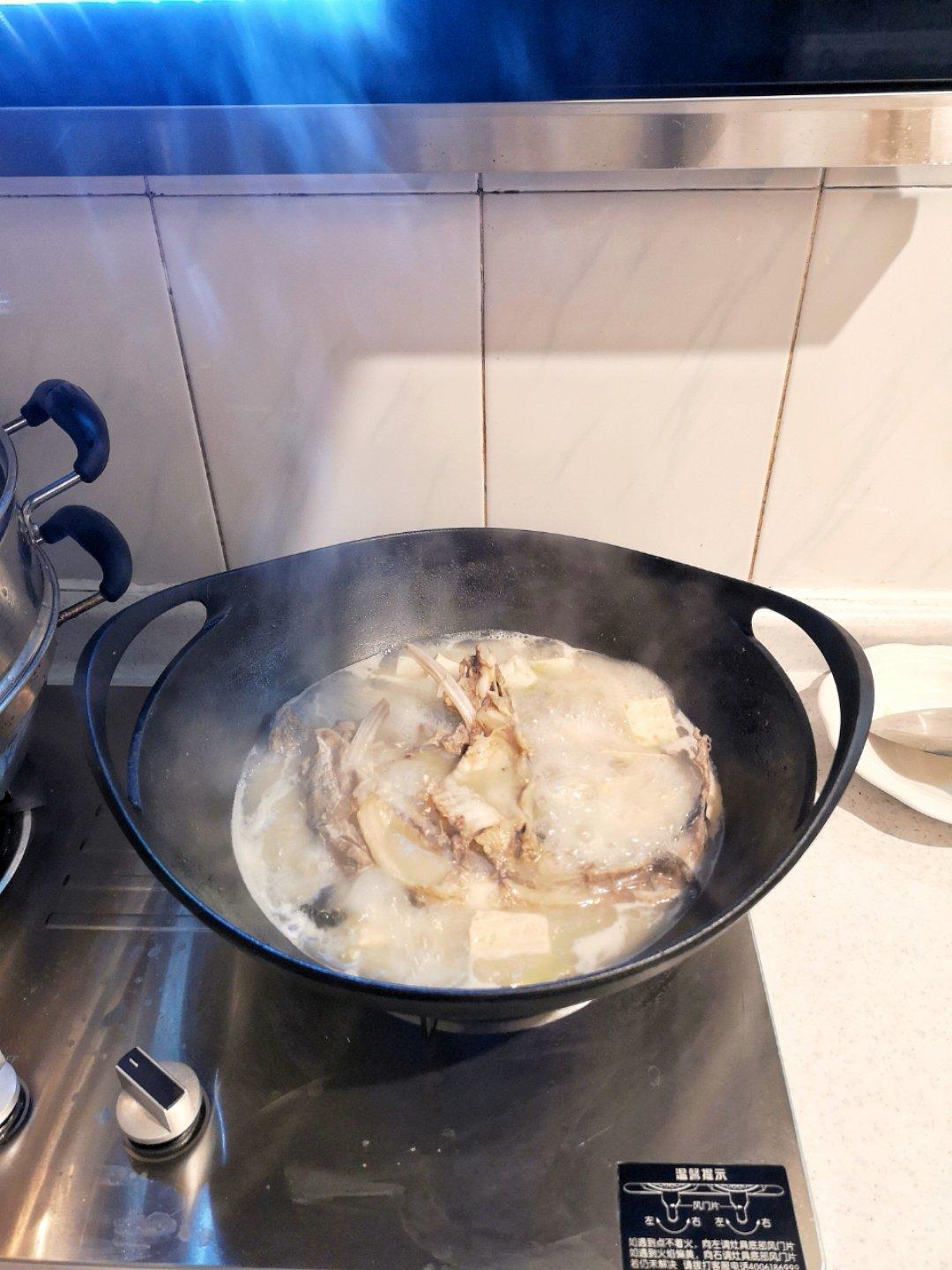 鮟鱇鱼炖豆腐