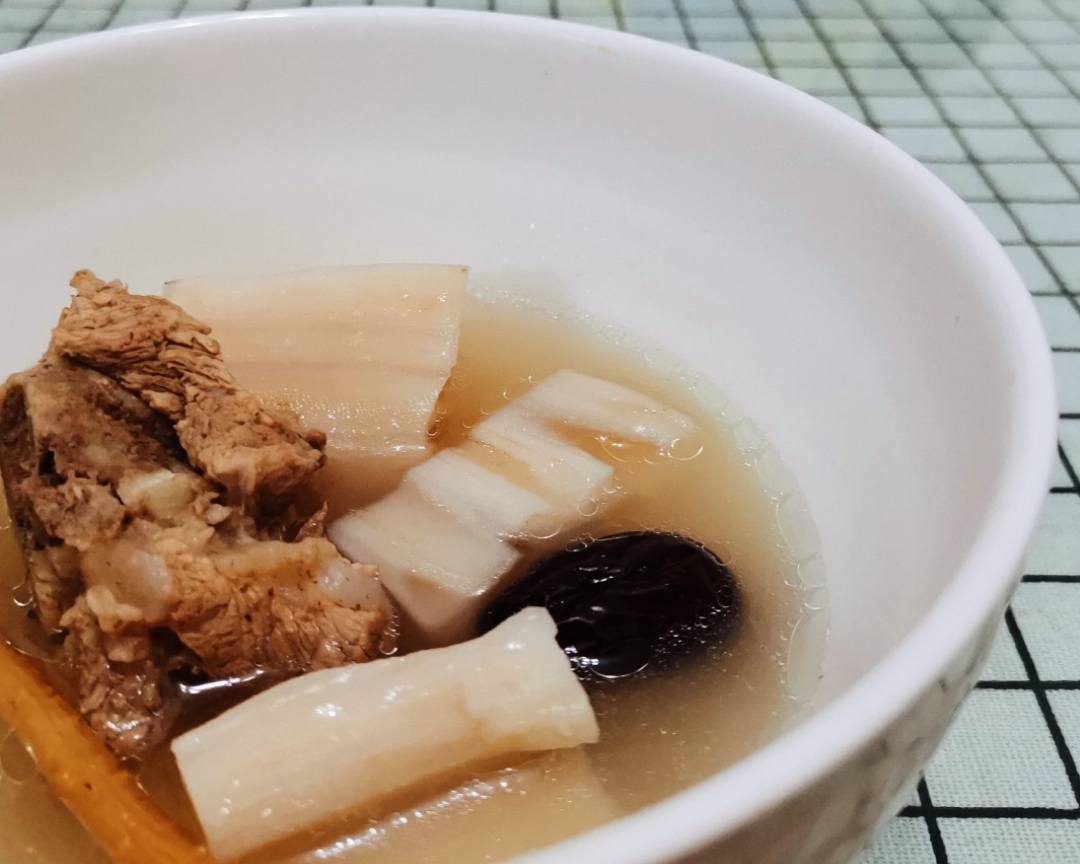 莲藕排骨汤（北芪党参）—电饭煲的做法