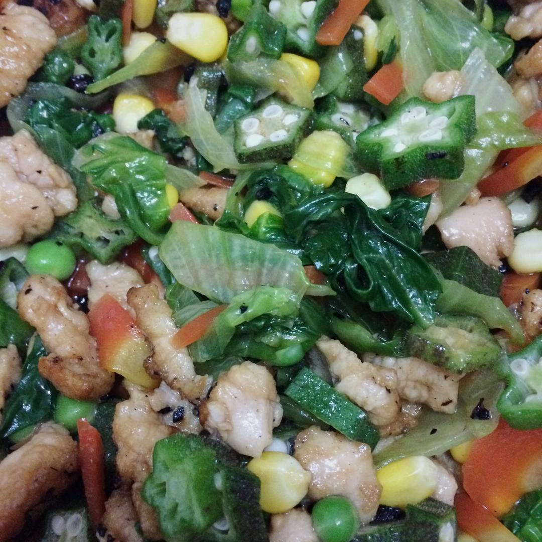 鸡肉蔬菜沙拉