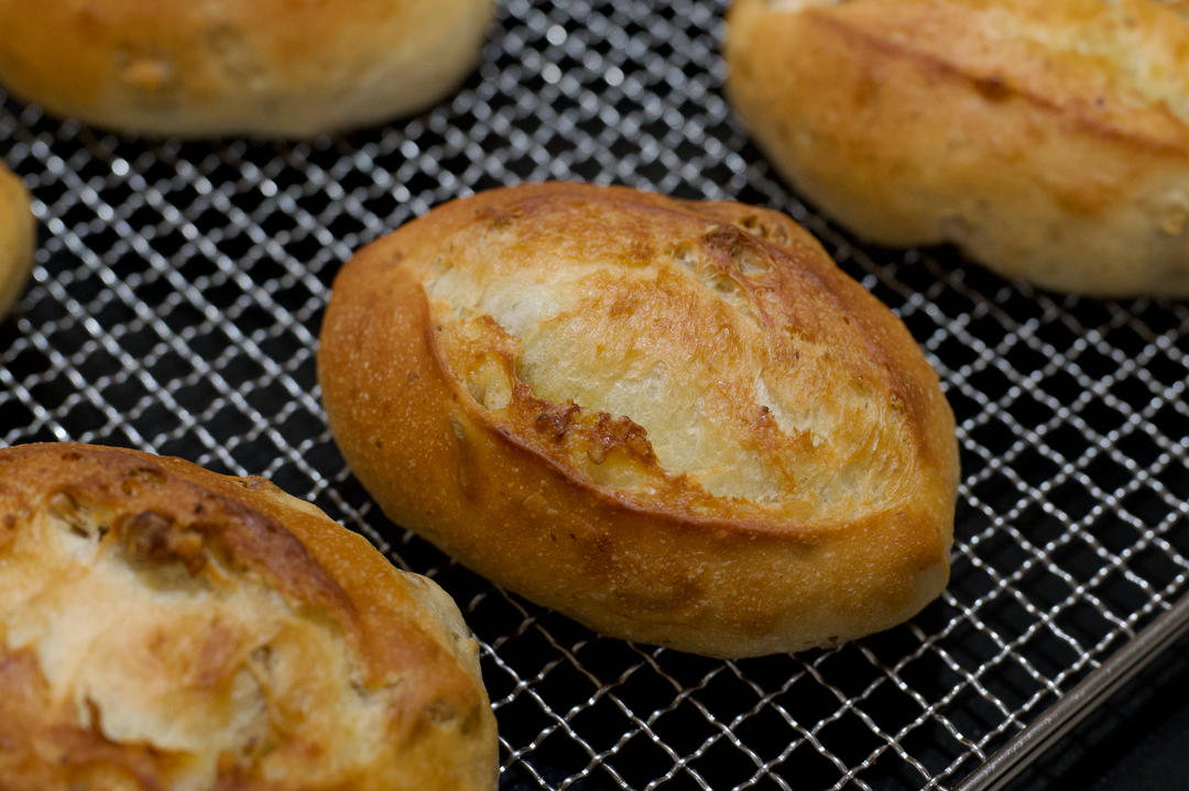 经典奶盐风味，鲜奶核桃盐面包